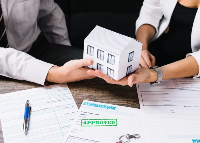 realtor-making-deal-with-customer-office_11zon